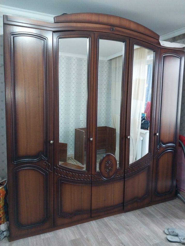 Продам  5 дверный шкаф