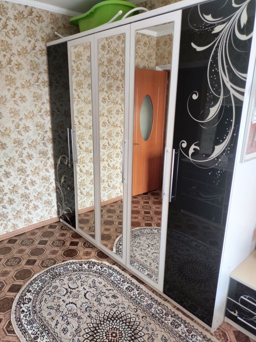 Продается спальный гарнитур