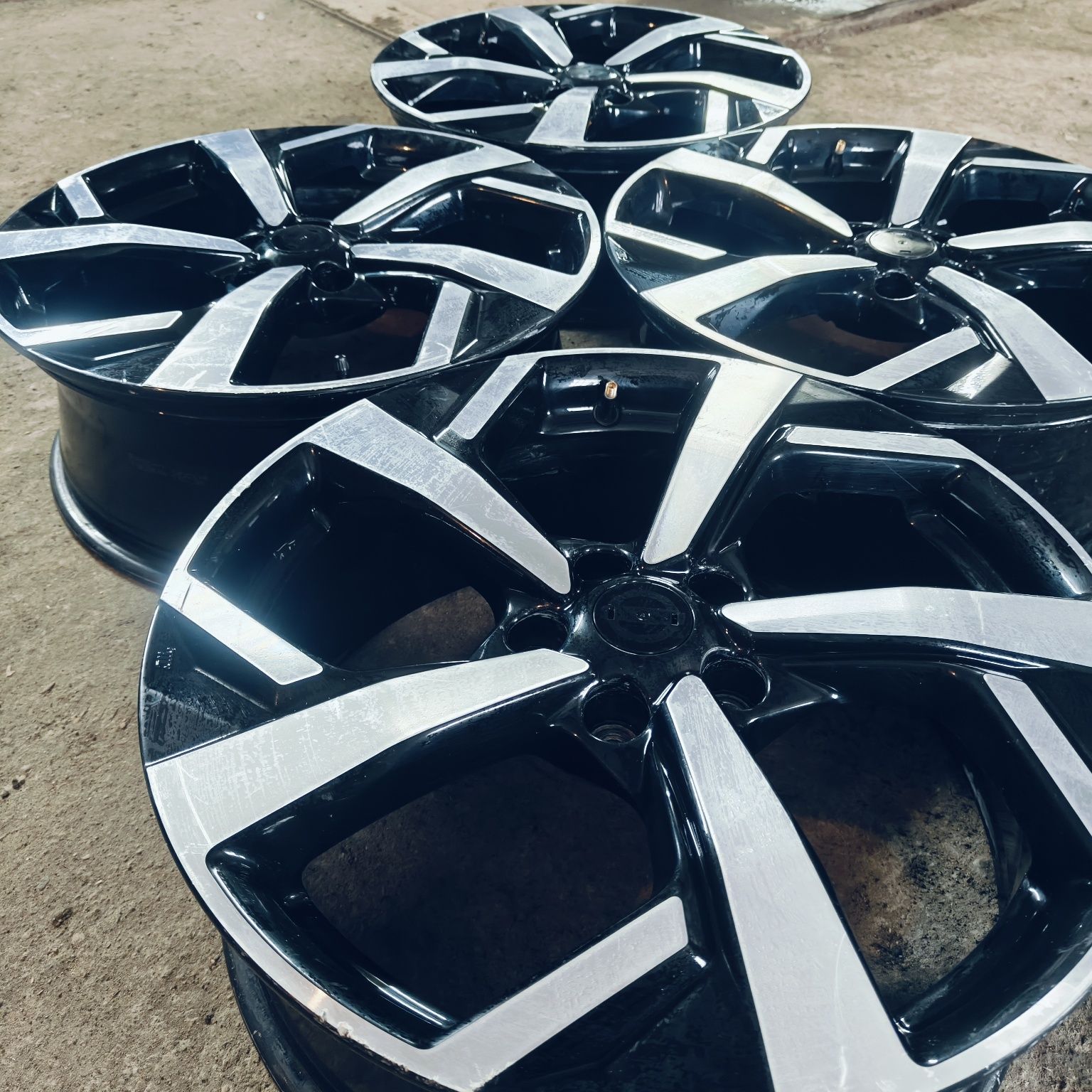 R19 PCD 5*114,3 Комплект легкосплавных дисков