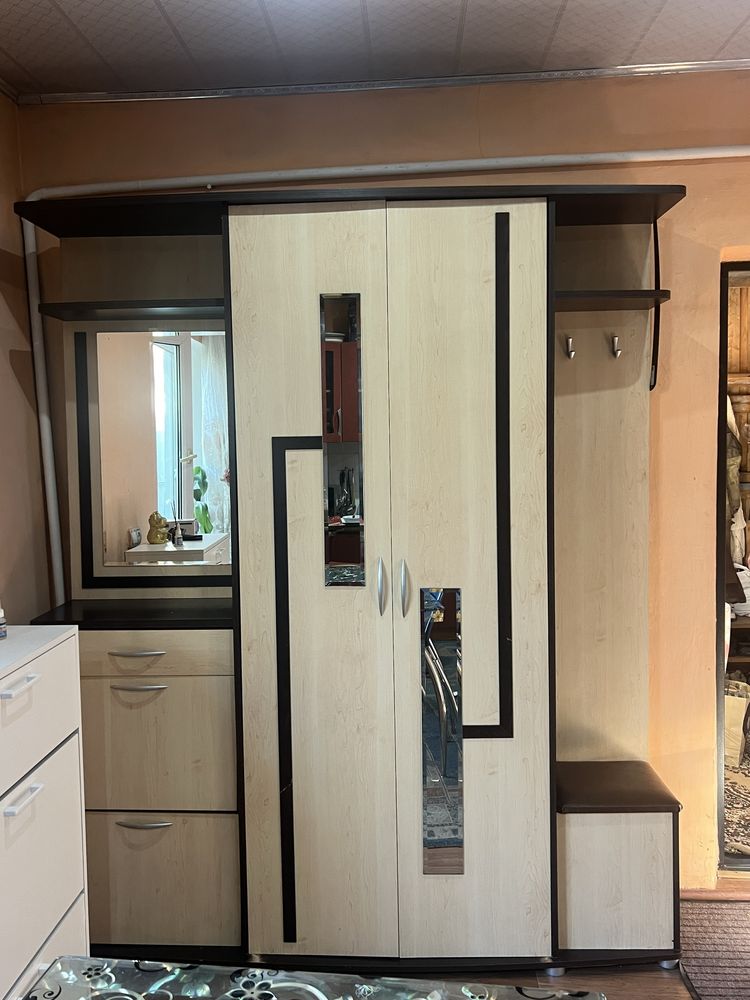 Продам мебель в прихожую