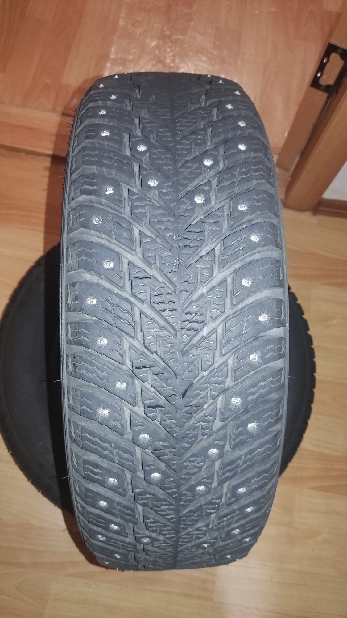 Продам диски с резиной nokian nahakapelita 8