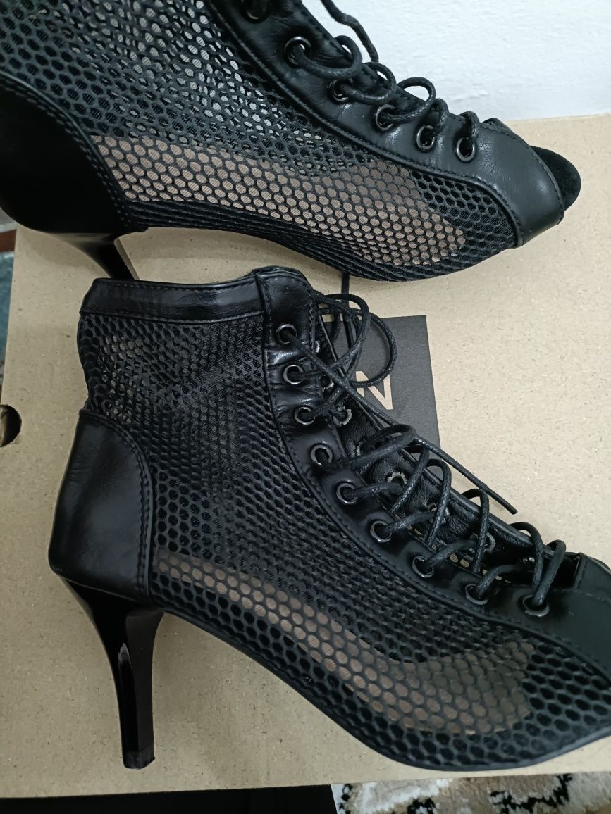 High heels. 2шт. Удобные.