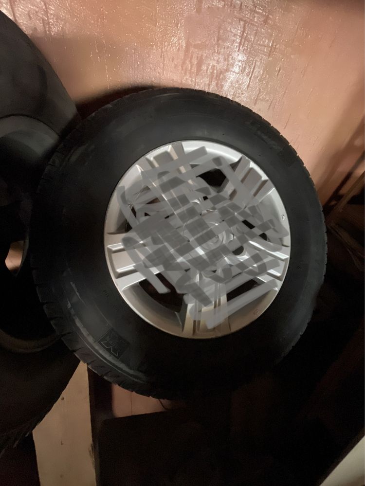 Продам комплект зимних шин 285 60 R18
