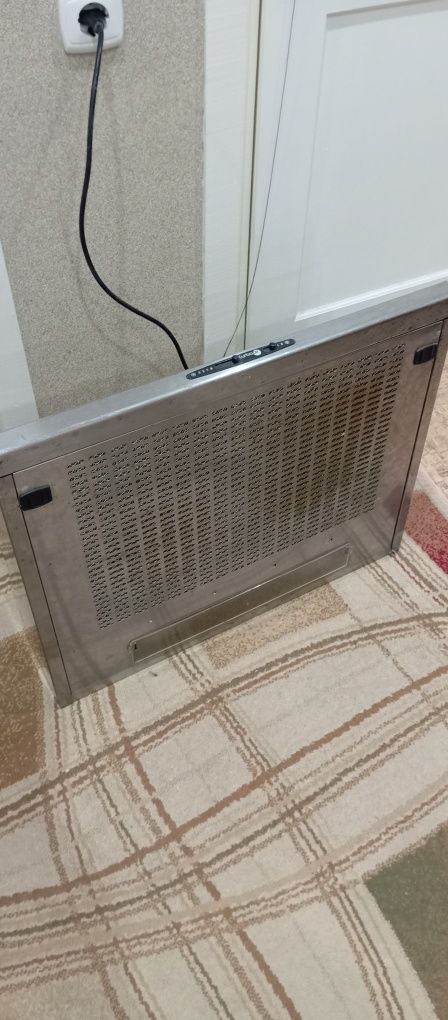 Продам вытяжку кухонную
