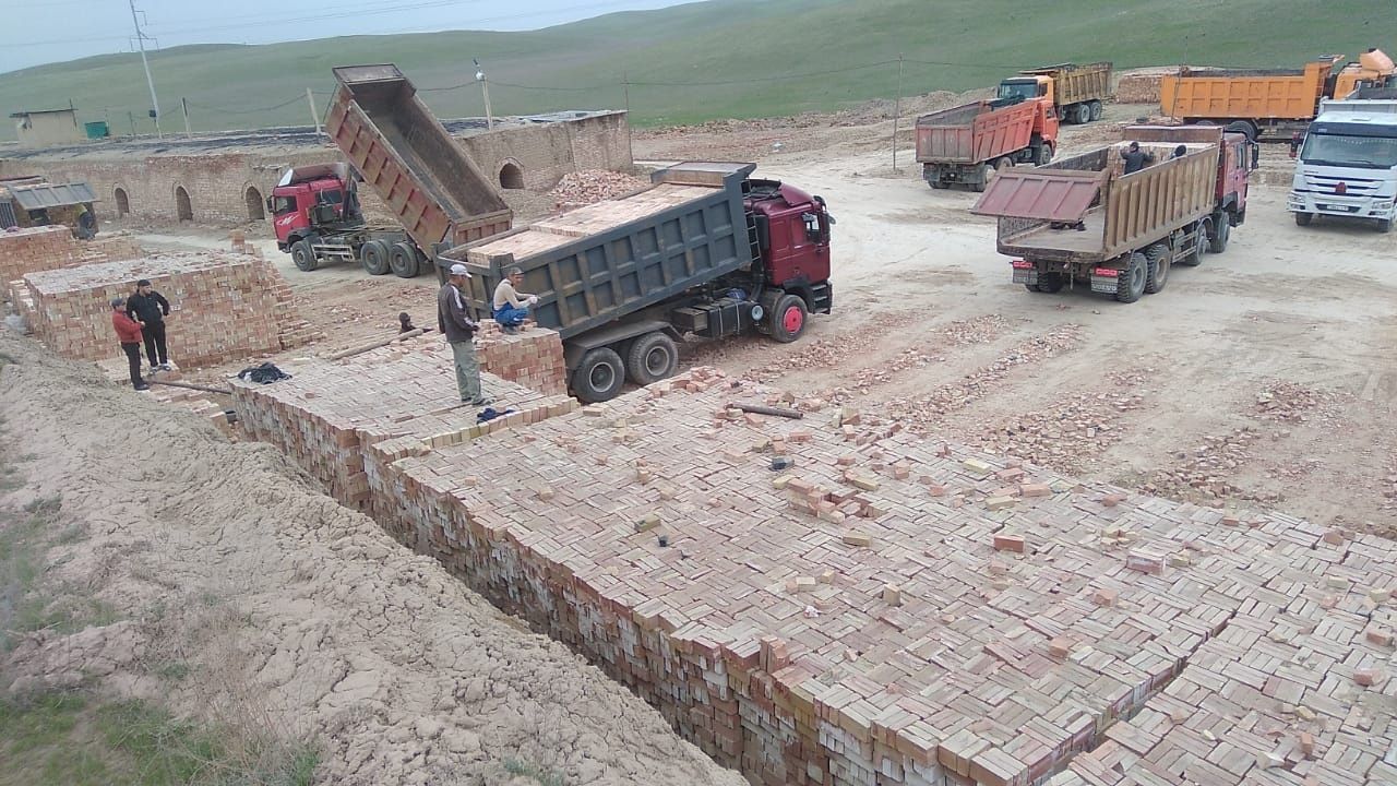 Красный кирпич жженный