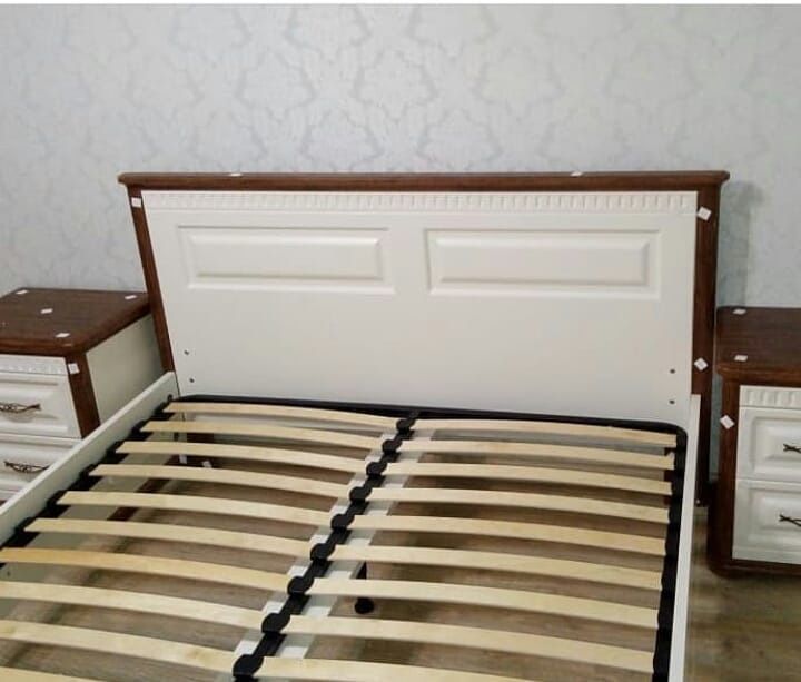 Продам двуспальную кровать с матрасом в отличном качестве!