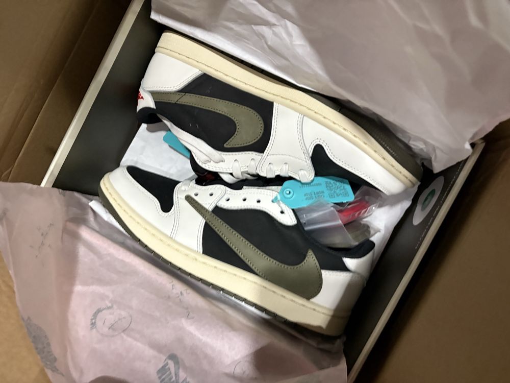 Travis Scott x Air Jordan 1 Low OG SP "Medium Olive"
