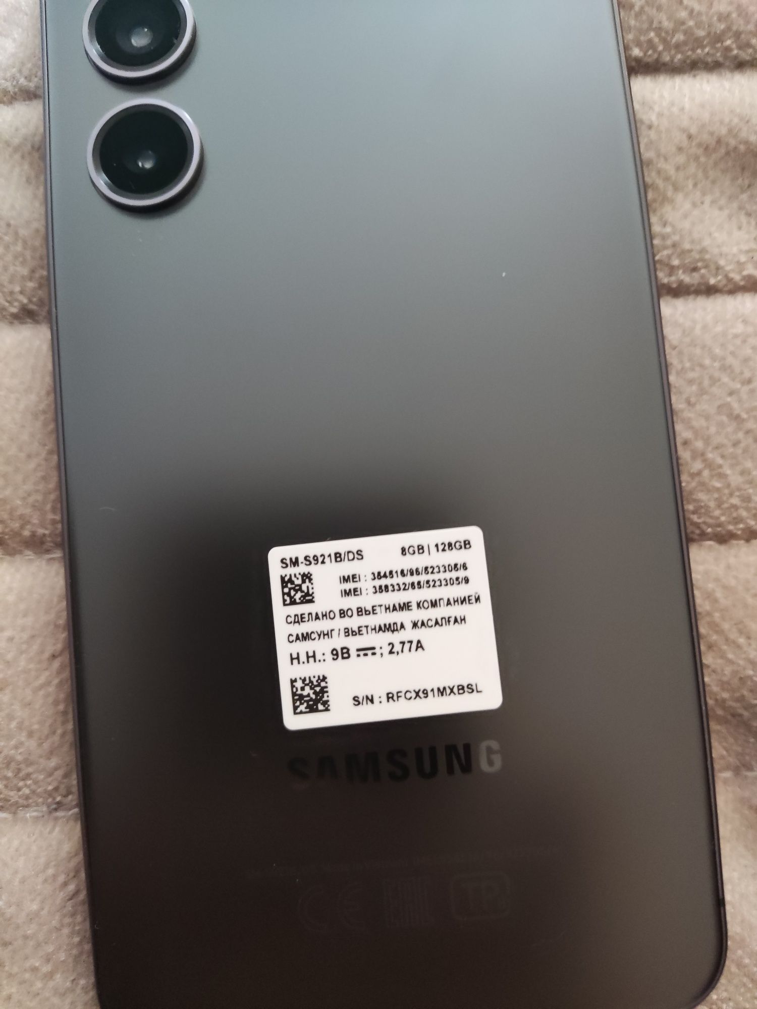 Продам Samsung S24 новый, в подарок чехол и адаптор