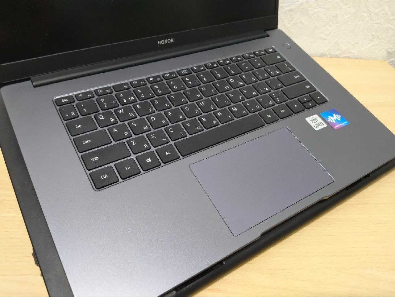 Идеальный ноутбук Honor MagicBook X15 серый космос в идеале