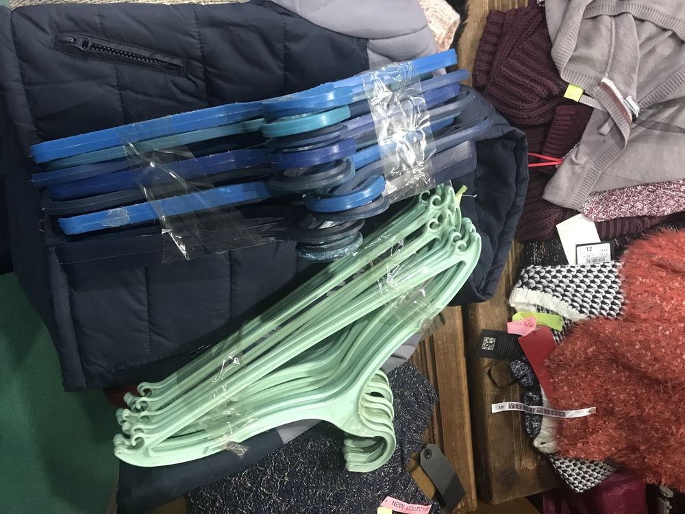 плечики продам