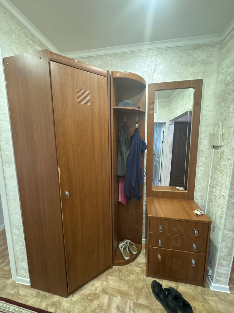 прихожий шкав с зеркалом