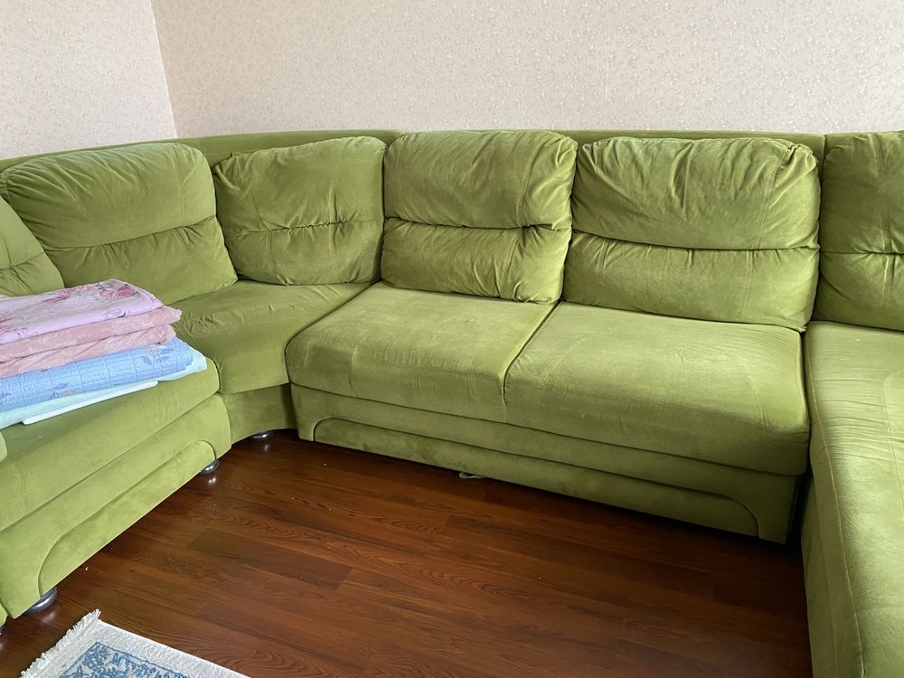 Продам угловой диван в отличном состояний