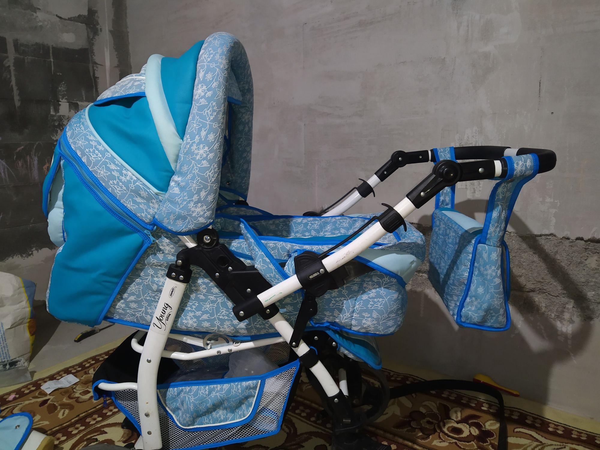 Продам отличную коляску хорошего качества.