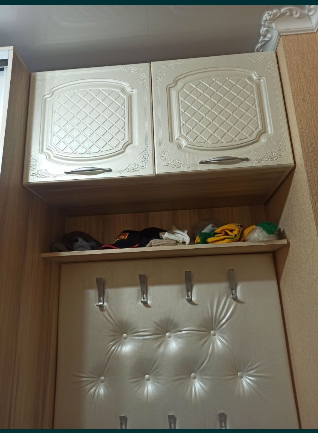 Продам прихожую ,почти новую