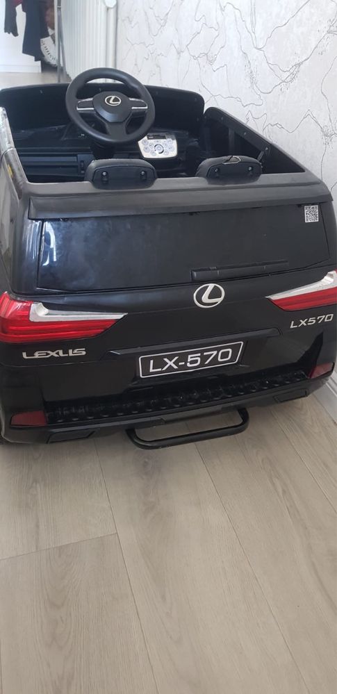 Продам детский электромобиль LEXUS 570