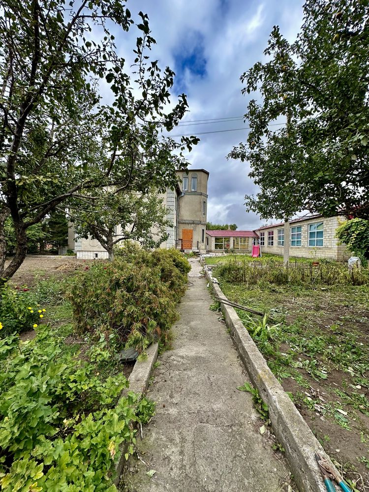 Продам большой 9 - комнтаный дом в мкр Шахтерский
