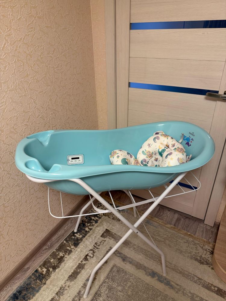 Продам ванну со стойкой для купания