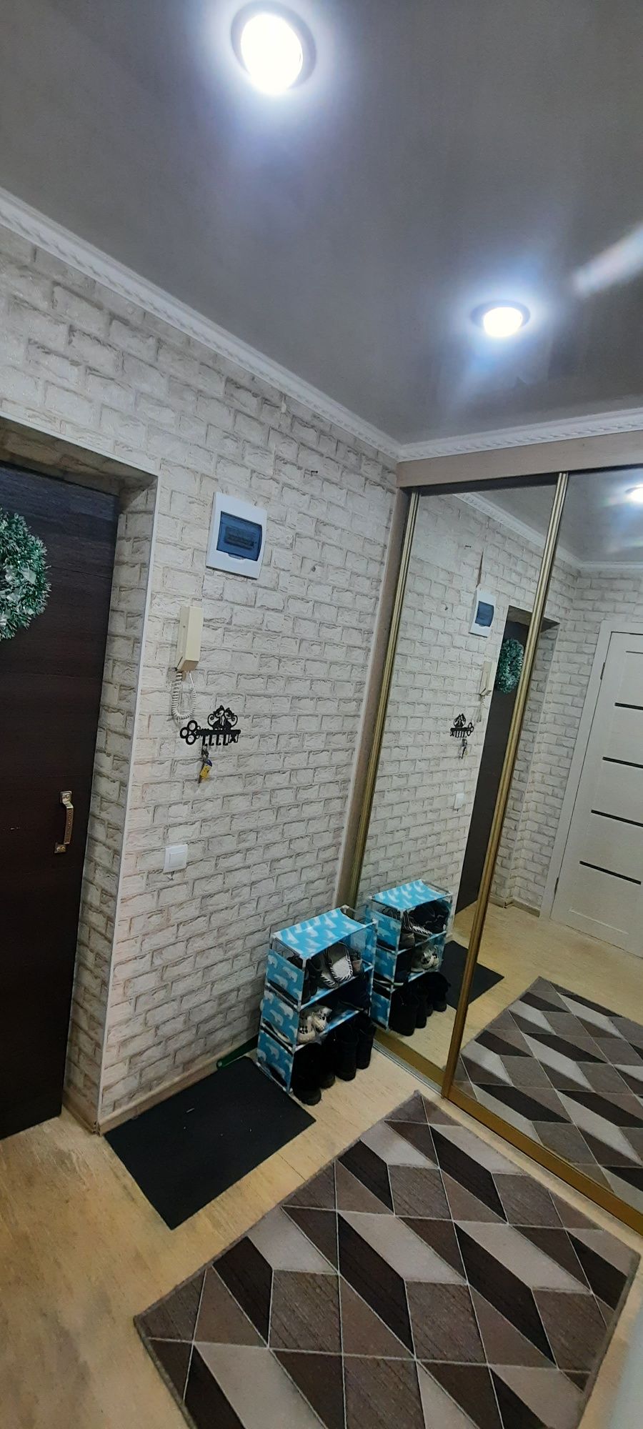 Продам 1 км квартиру,полностью с ремонтом.риелторы не беспокоить.