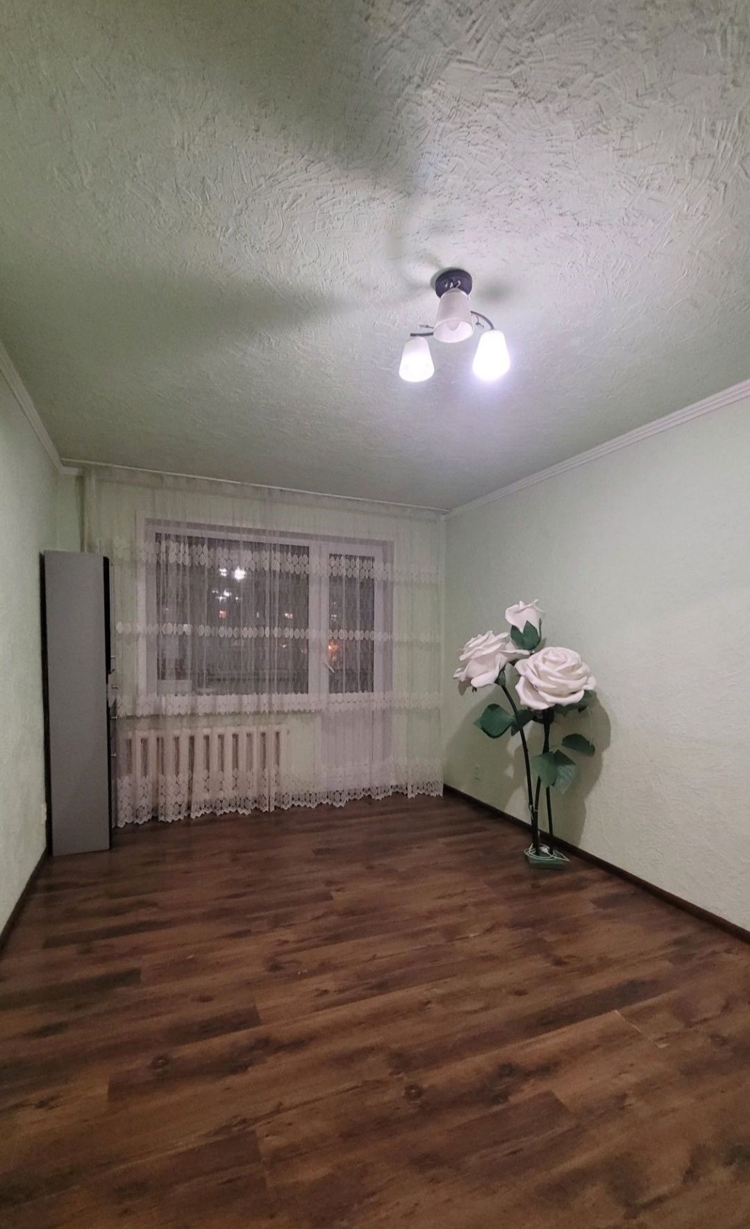 Продам 2-я , р-н Океана 17 шк,4 этаж 17, млн