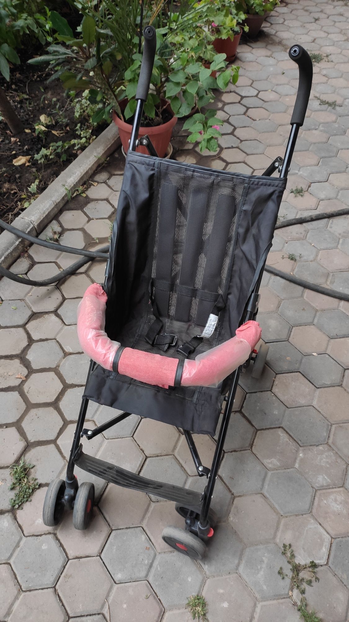 Продам прогулочную коляску