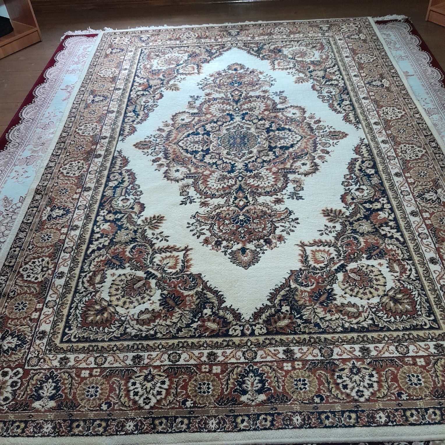 Ковры турецкие хорошего качества,раз.150/230в отличном состоянии