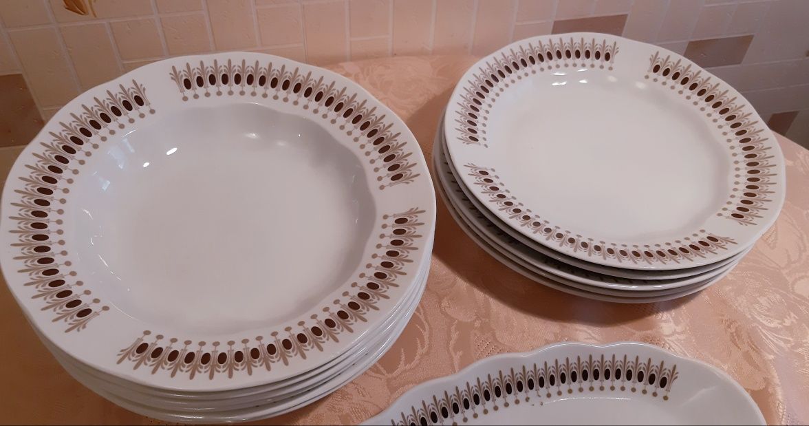 Продам неполный рижский фарфоровый столовый сервиз
