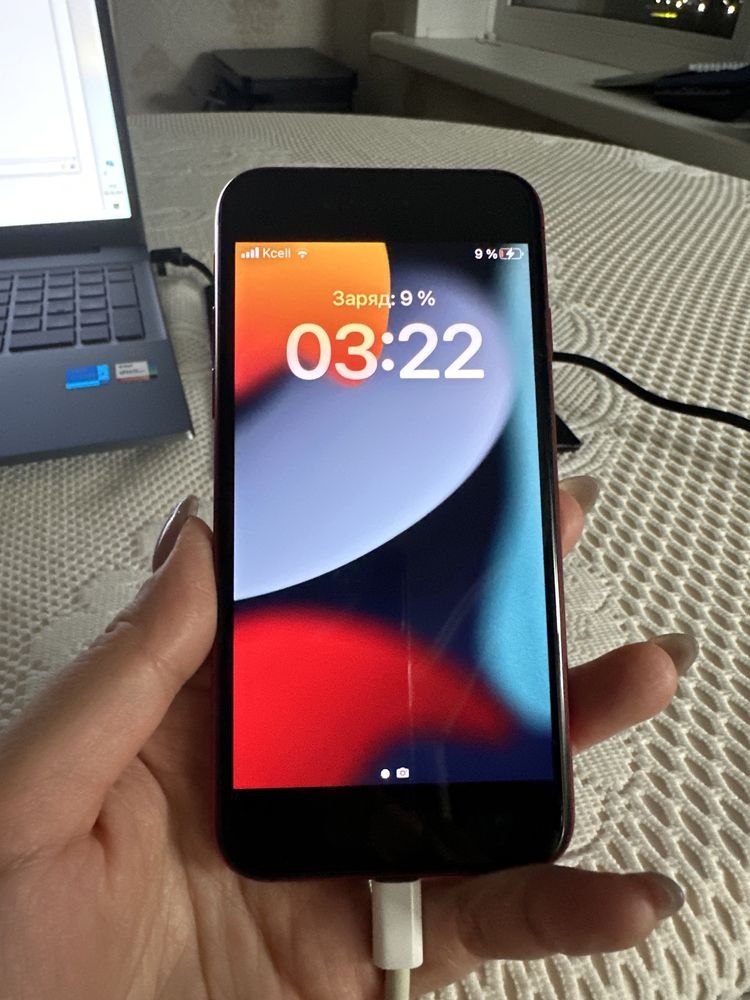 Продаю iPhone SE 2020 год (брали в 2021)