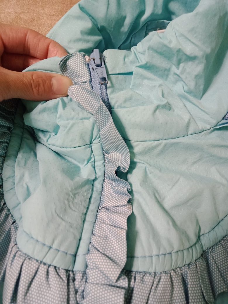 Продам курточку на девочку