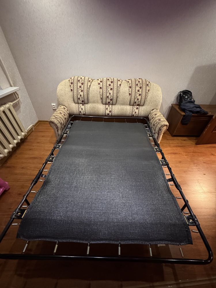Продаю раскладной диван-кровать в отличном состоянии