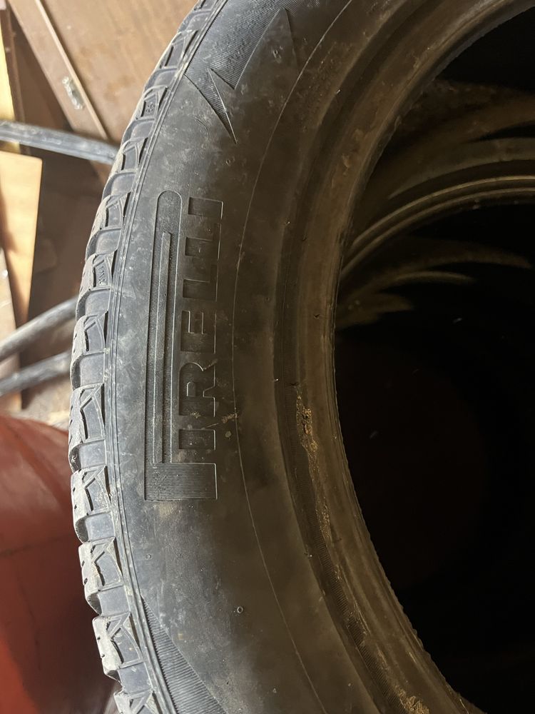 Продам резину зимнию 275/50/21