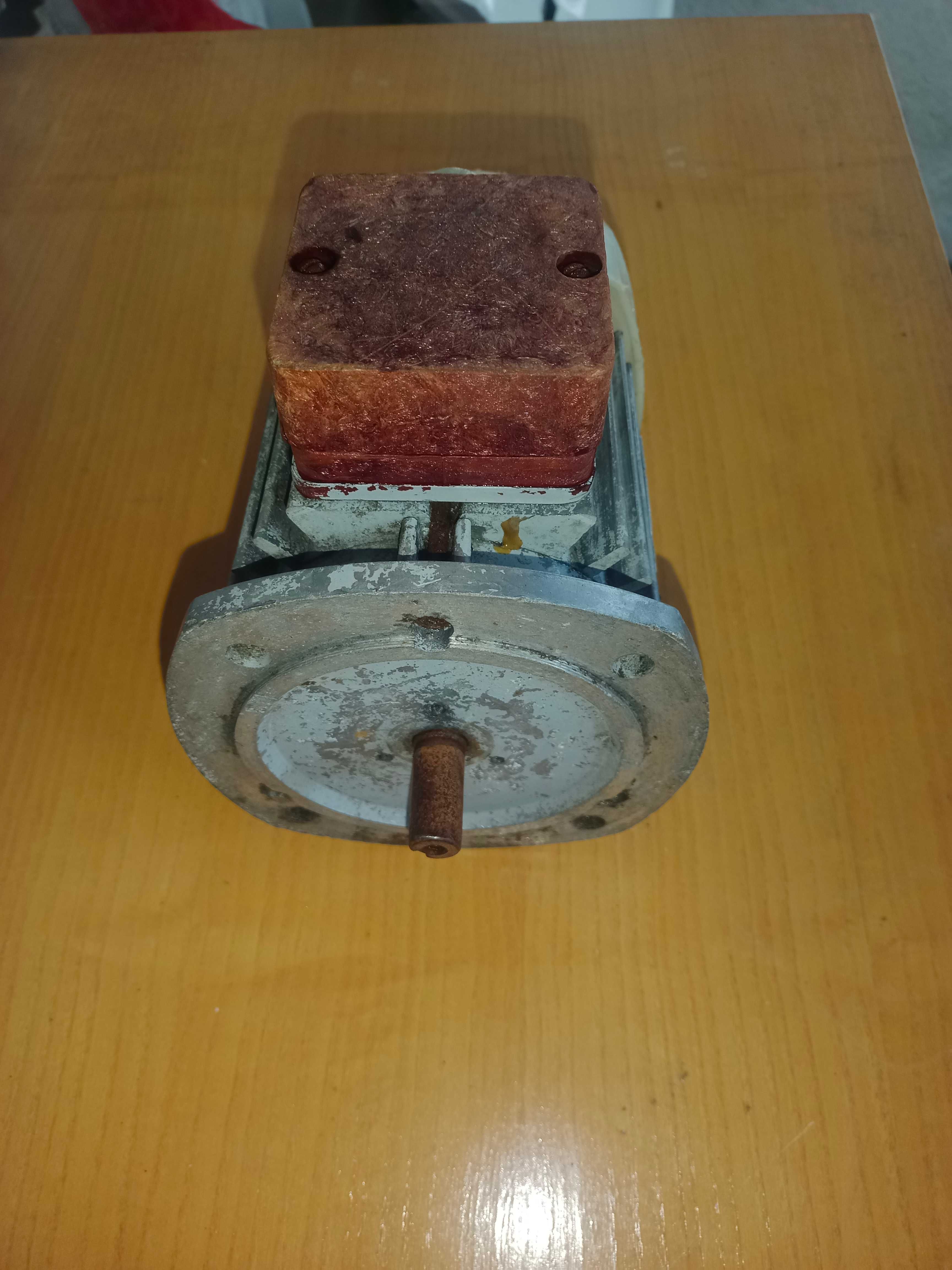 Продам электродвигатель.