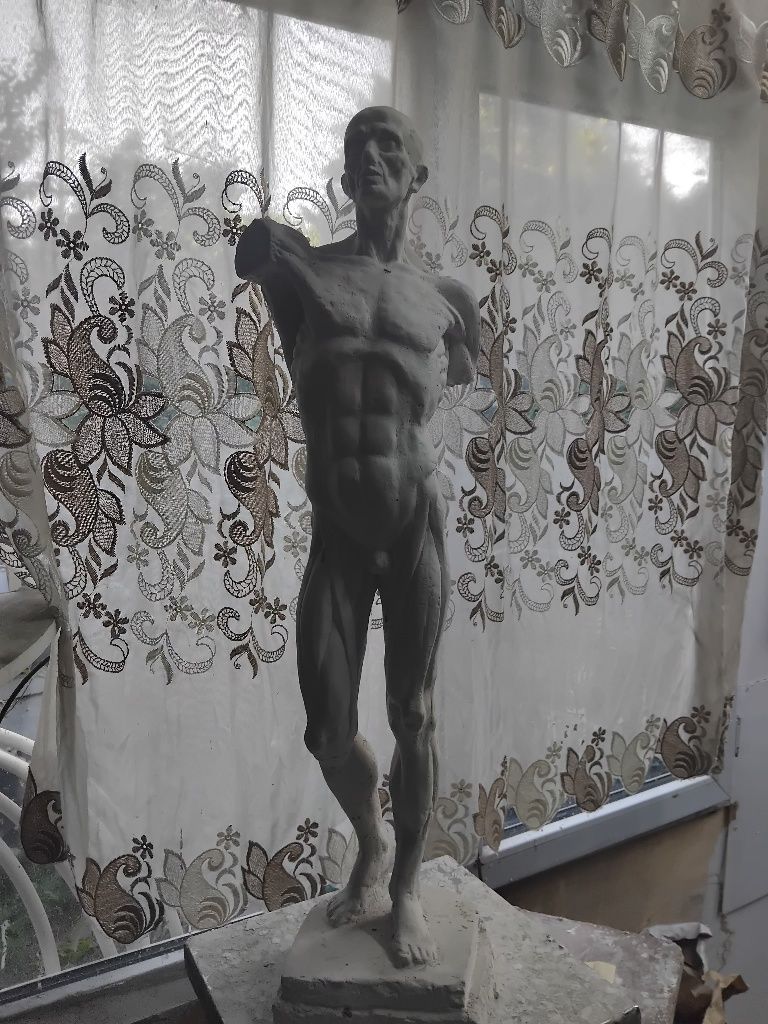 Скульптуры, бюсты, статуи.