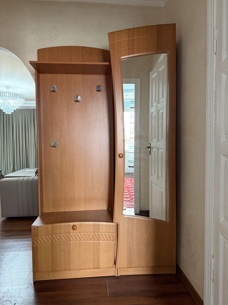 Продам шкаф в прихожую