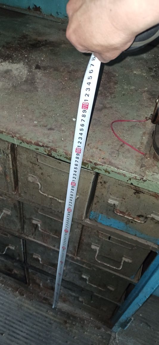 Продам верстак с тисками.