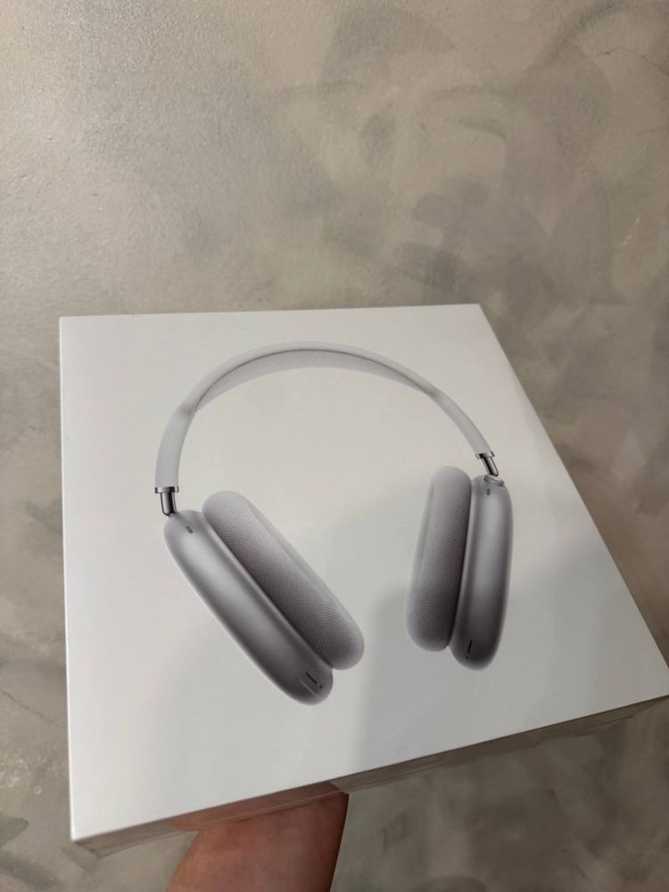 Новые наушники AirPods Max (1 поколения) белого цвета