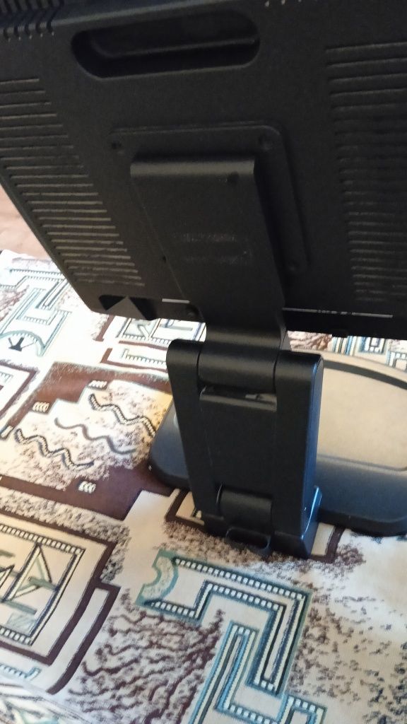 Продаю хороший монитор 19' с USB портами
