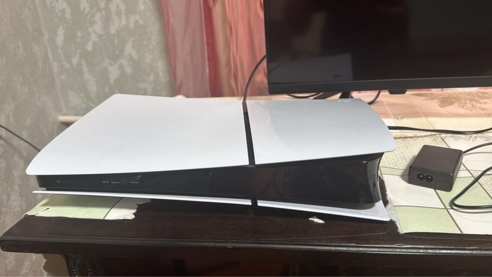Продам PS5 новая