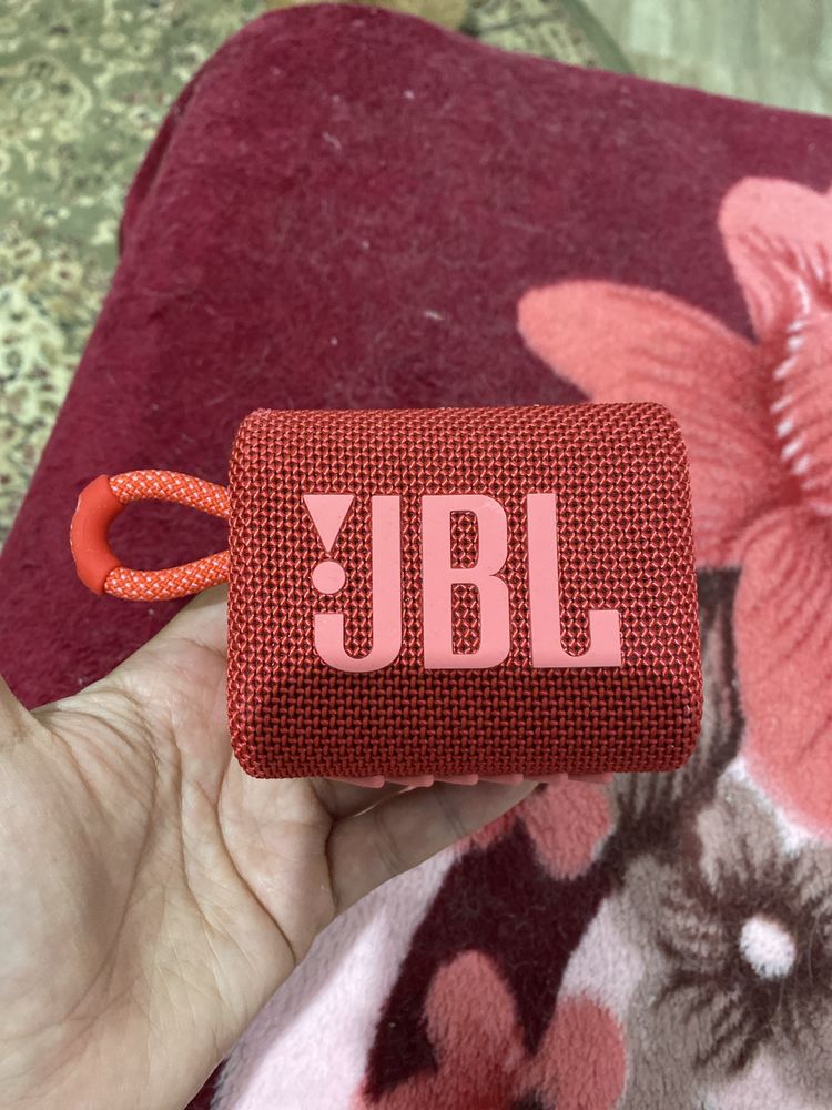 Продам колонку музыкальную jbl