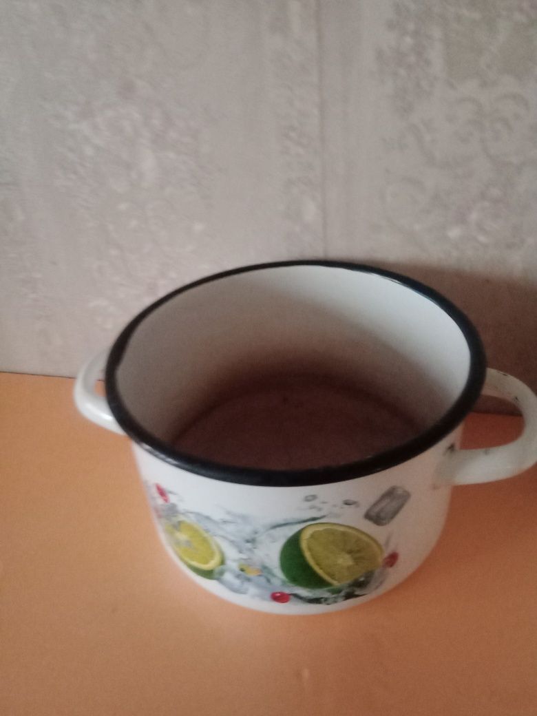 Маленькие кастрюли .
