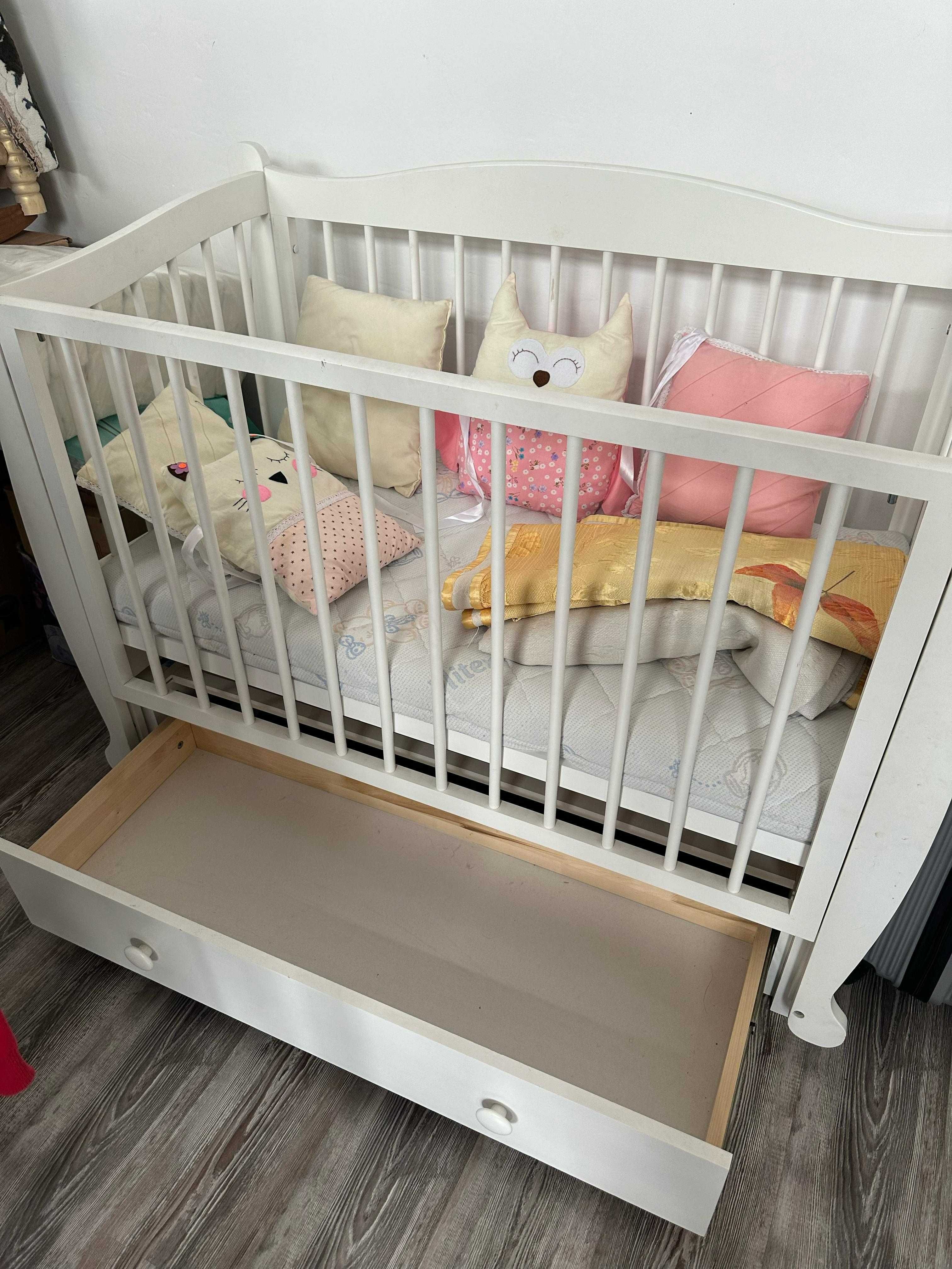 продам детскую кровать с матрасом