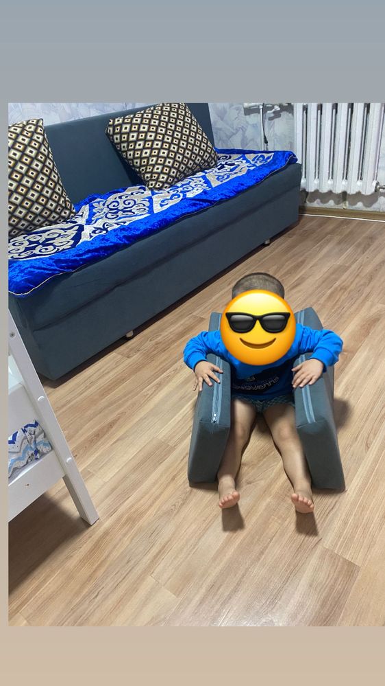Диван трехместный