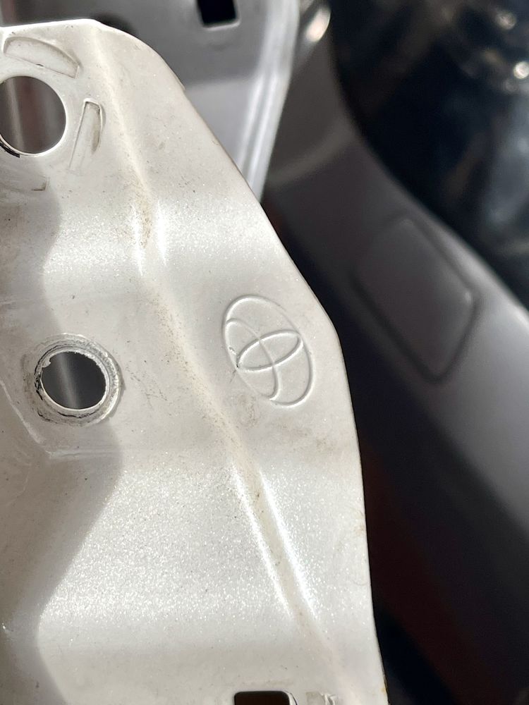 Крыло L R на Camry 50 55 Камри 50 55