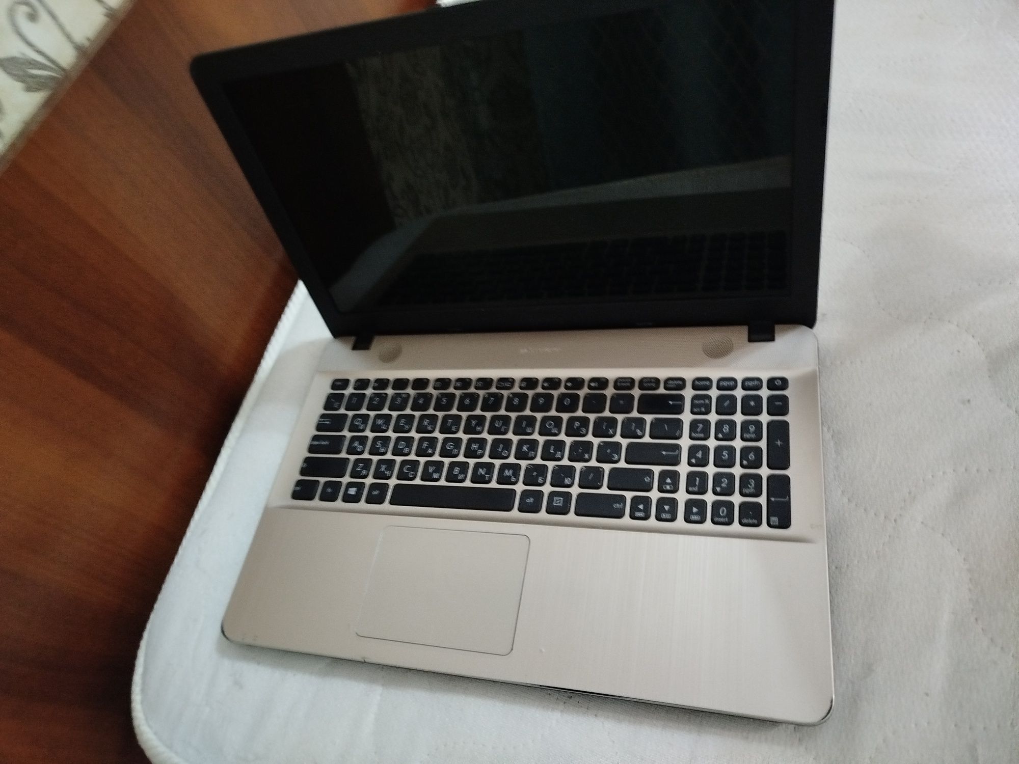 Ноутбук ASUS с Сумкой