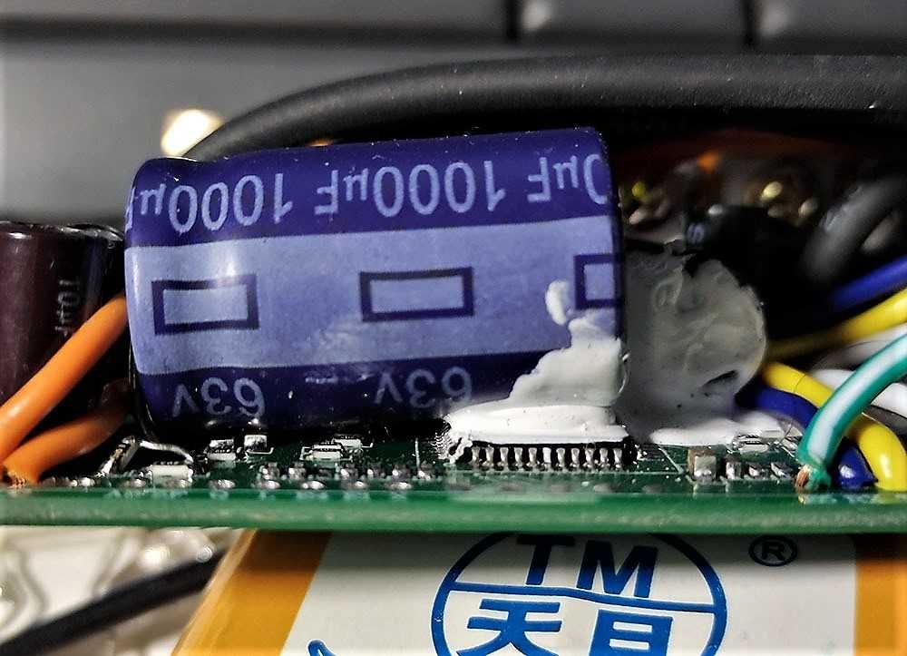 Теплопроводный клей для LED светодиодов чипов радиаторов