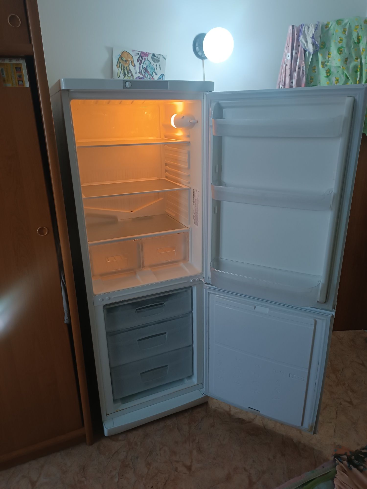Продам холодильник