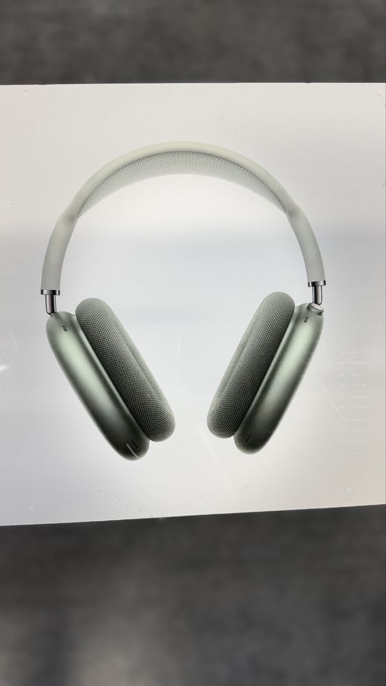 В продаже наушники AirPods Max