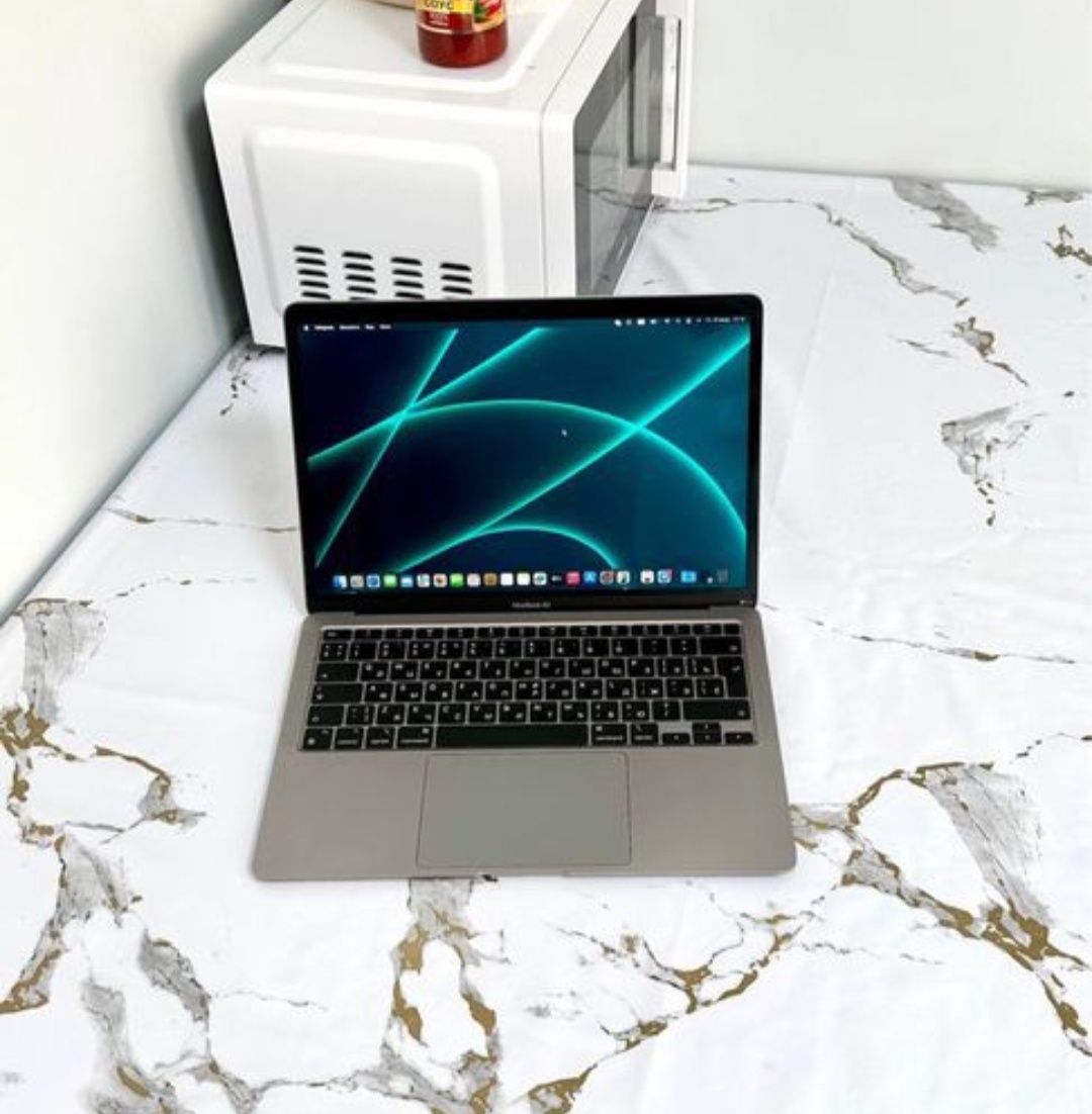 MacBook air M1 2020 Touch Bar 250gb продам срочно все вопросы по тел