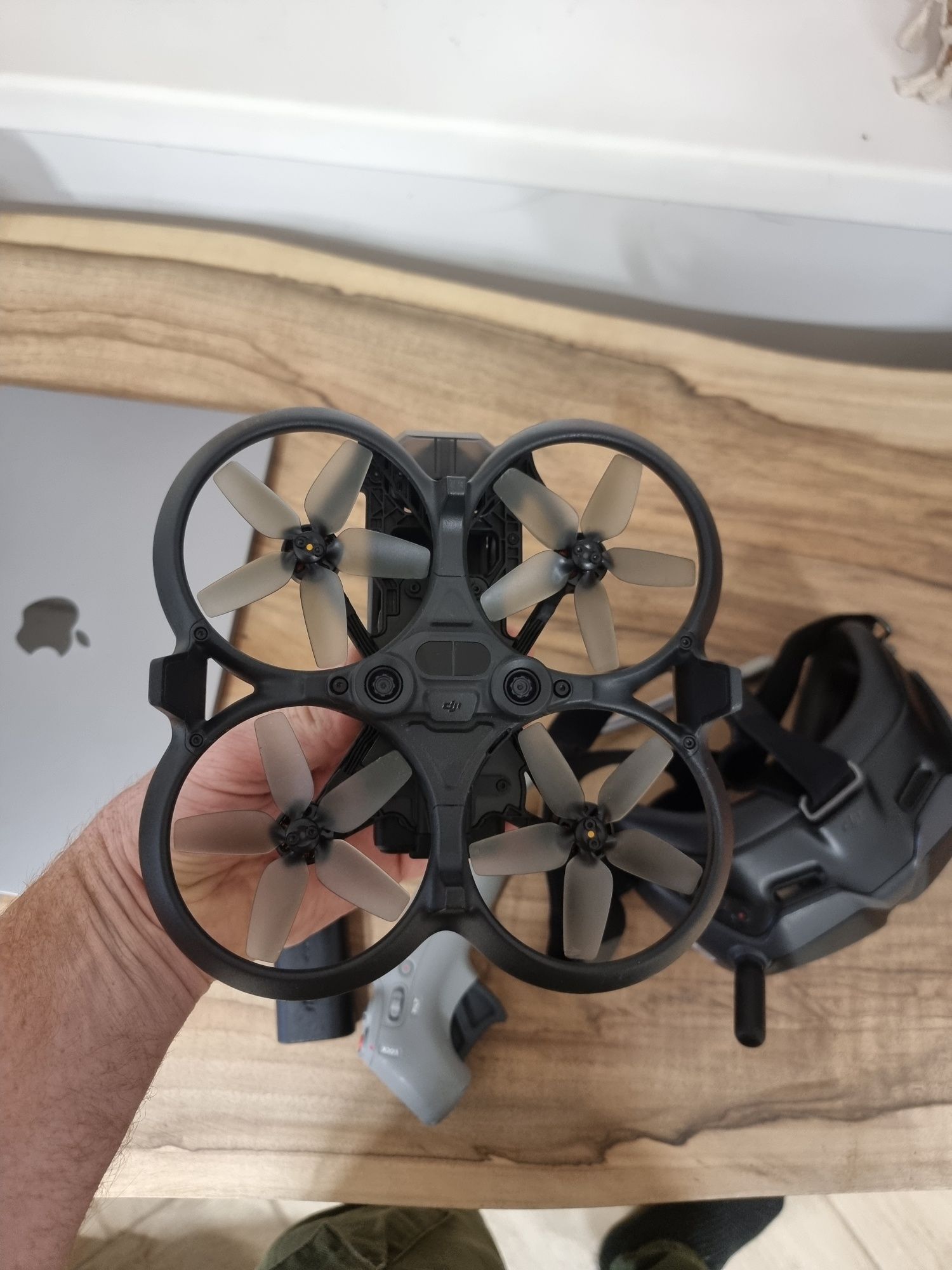 Dji avata комплект для на начала идеально , есть все включая сумку.