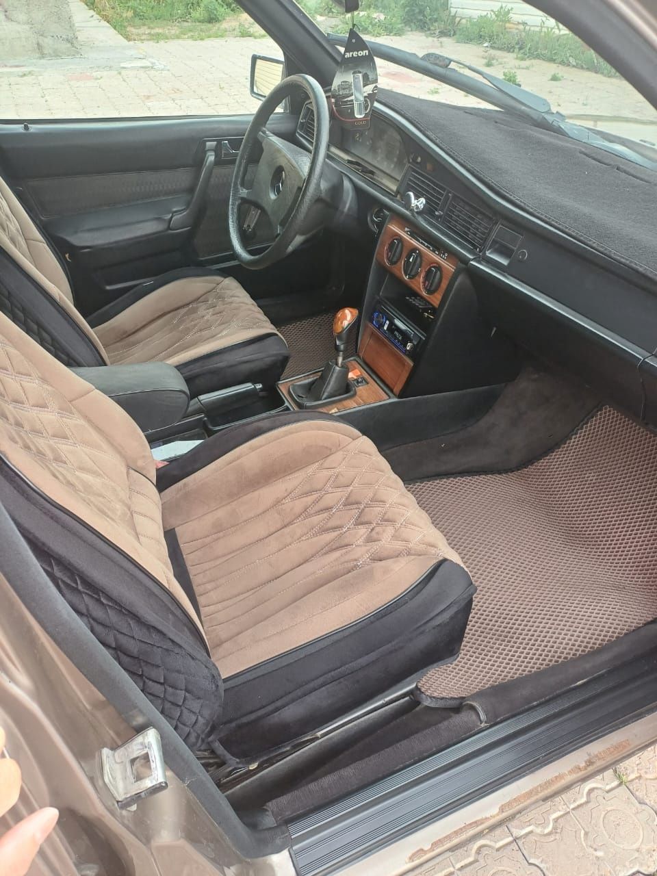 Продам мерс 190 торг есть небольшой