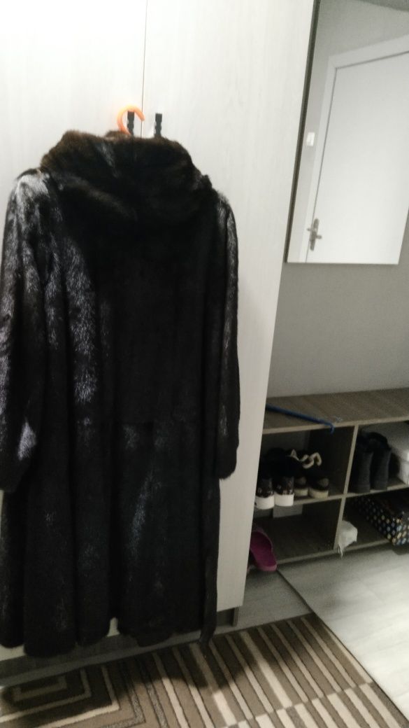 Продам норковую шубу,большой размер